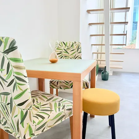 White Garden Apartment *