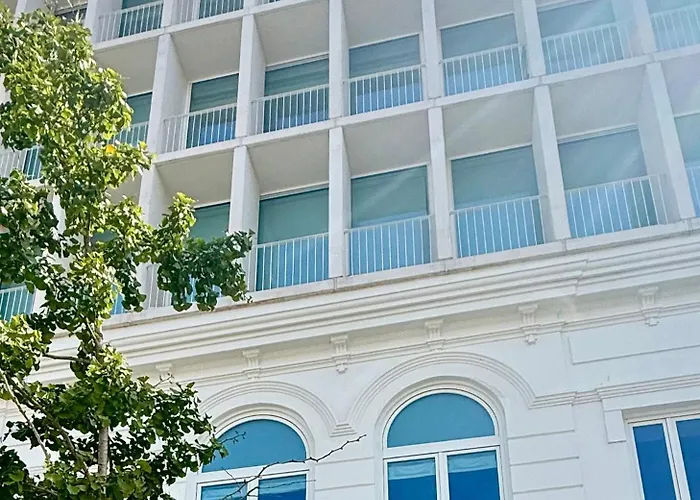 White Garden Apartment